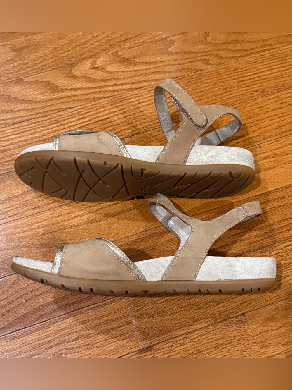 Dansko Women’s 38 7.5-8 Blythe Sandals Sand Nubuck Leather Comfort Embellished - Picture 6 of 9